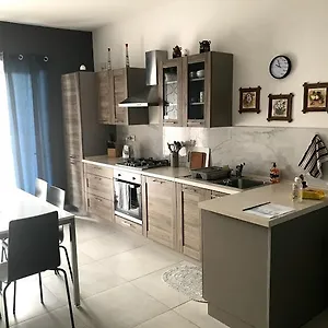  Apartment - 5 Mins From Airport